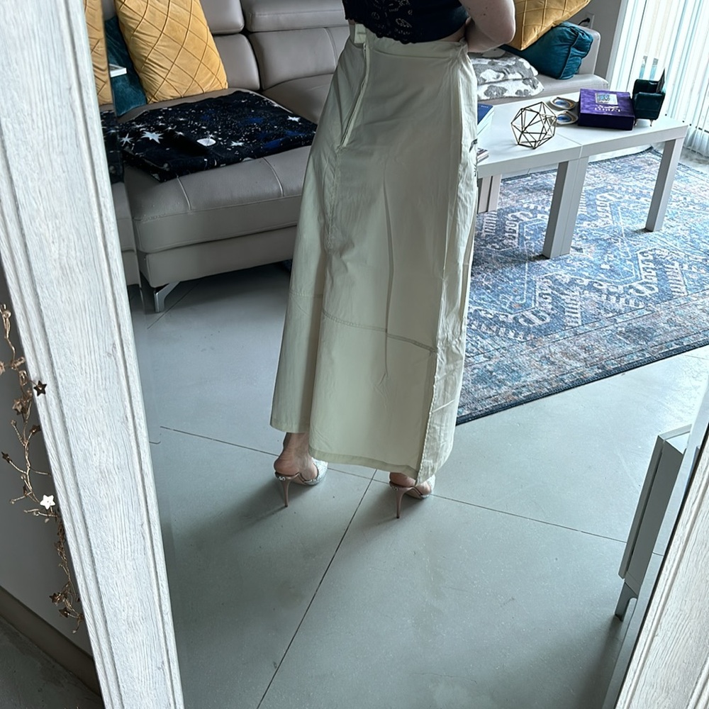 RARE Skirt - Picture 3 of 9